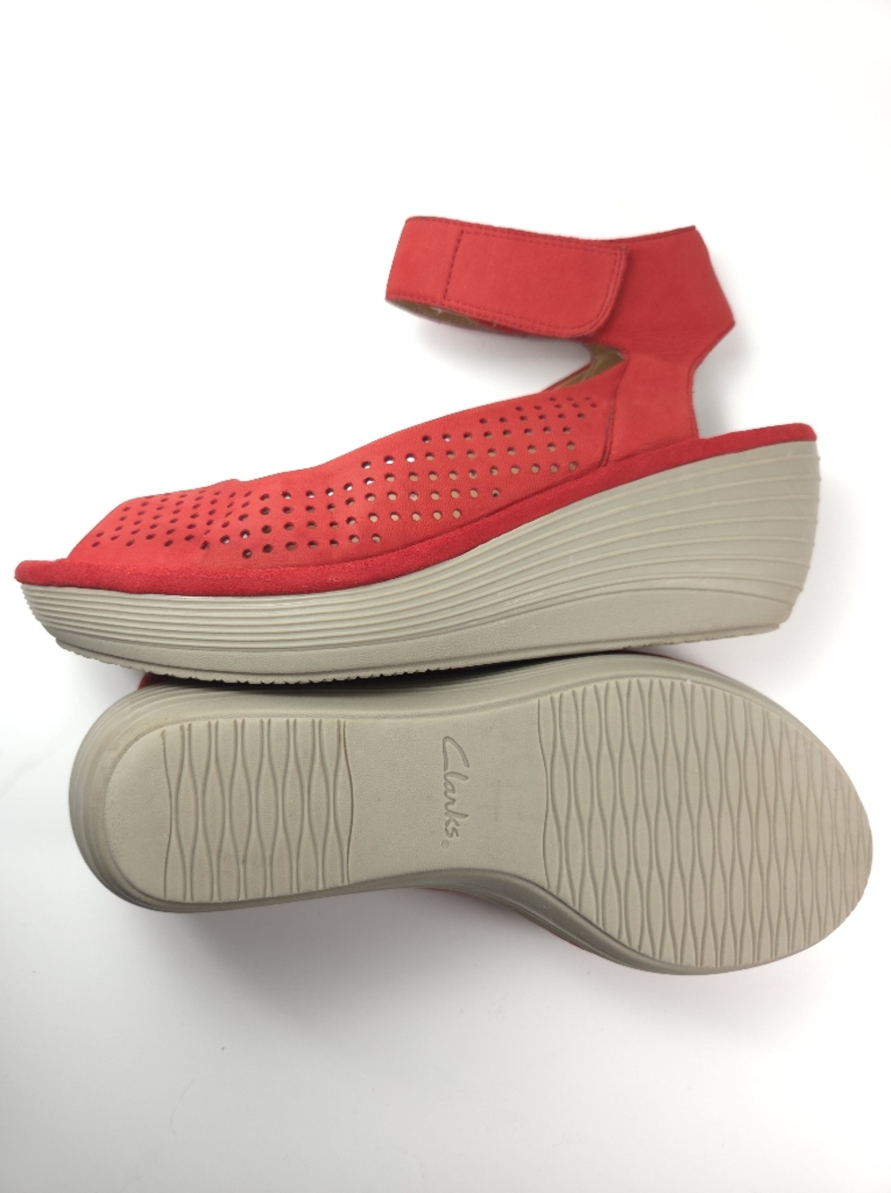 Clarks Reedly Salene Red Perforated Leather Peep‑Toe Wedge Sandals W 8.5 - Picture 16 of 16